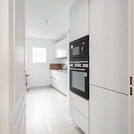3 Bedroom Flat Close Montmartre Parigi Esterno foto