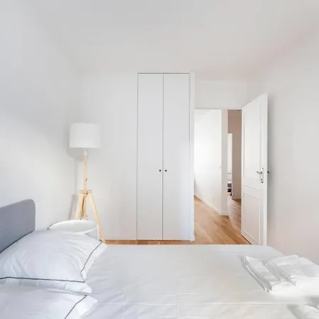 3 Bedroom Flat Close Montmartre Parigi Esterno foto