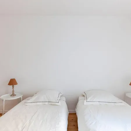 3 Bedroom Flat Close Montmartre Parigi Esterno foto