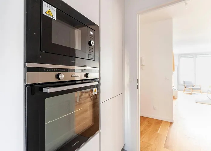 3 Bedroom Flat Close Montmartre
